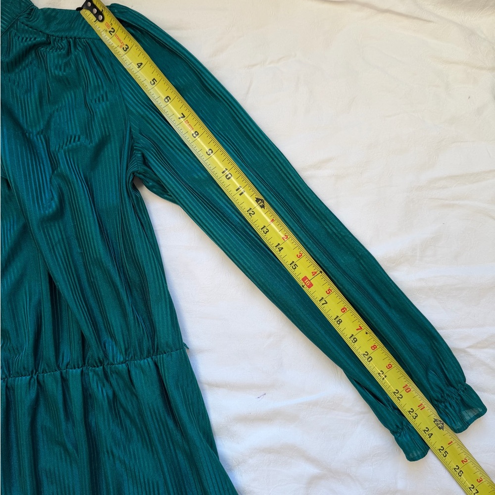 1970s Vintage JC Penny Fashions S Ruffle
Keyhole Neck Knee Length Dress - Picture 10 of 12